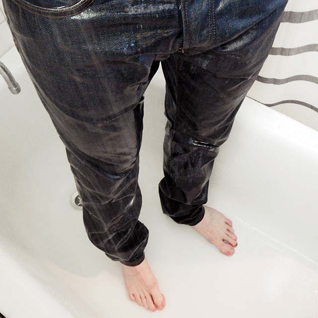 Duscha med jeans